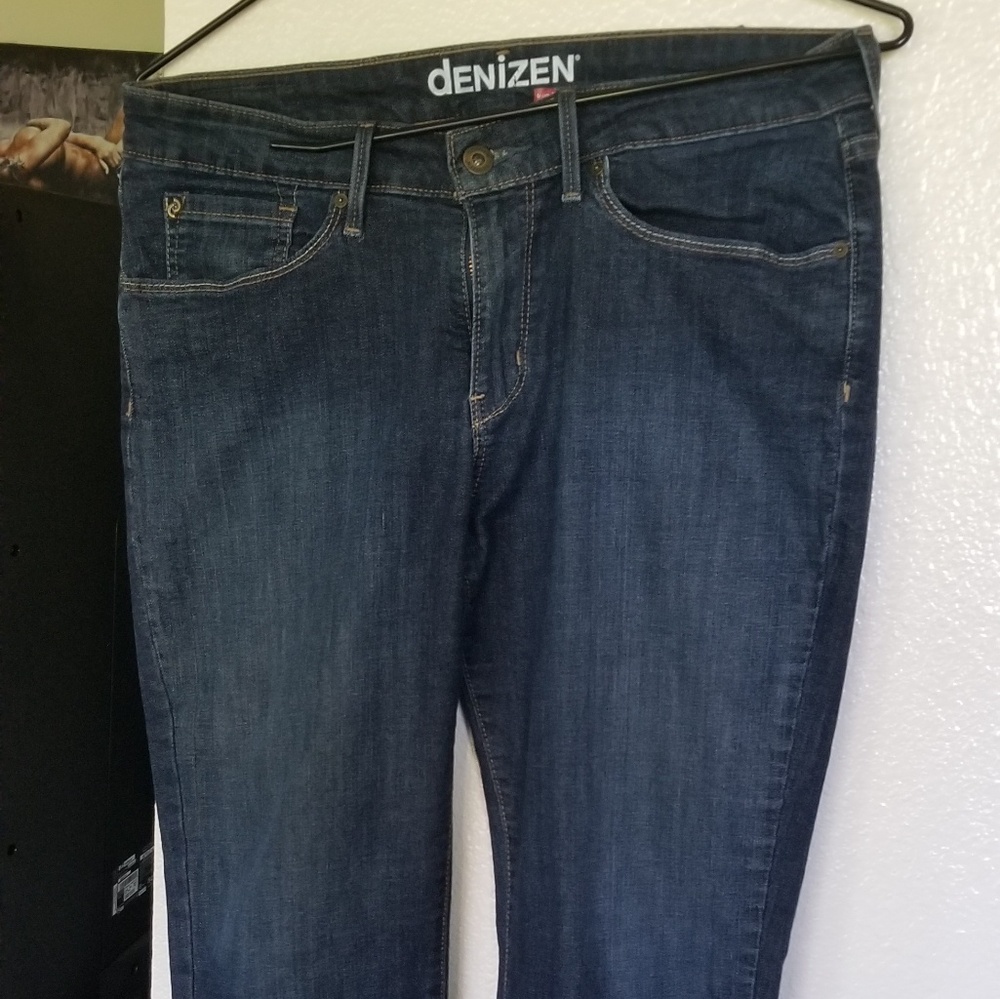 Size 10 Levi's Denizen Cropped Capris
